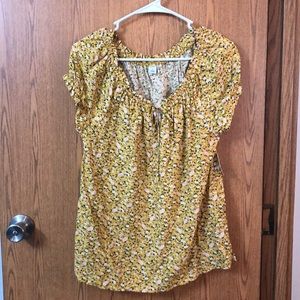 Old Navy yellow flowered t shirt size small